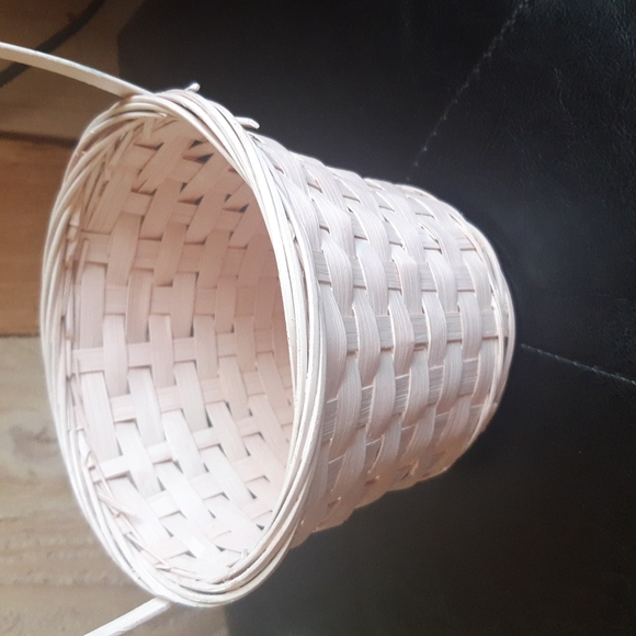 Pink wicker circle basket - Picture 10 of 12